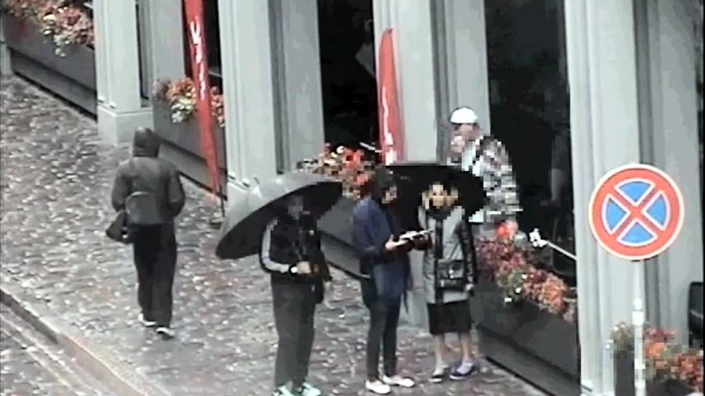 VIDEO: Zādzības rekonstrukcija - kā Vecrīgā aptīra ārzemnieku