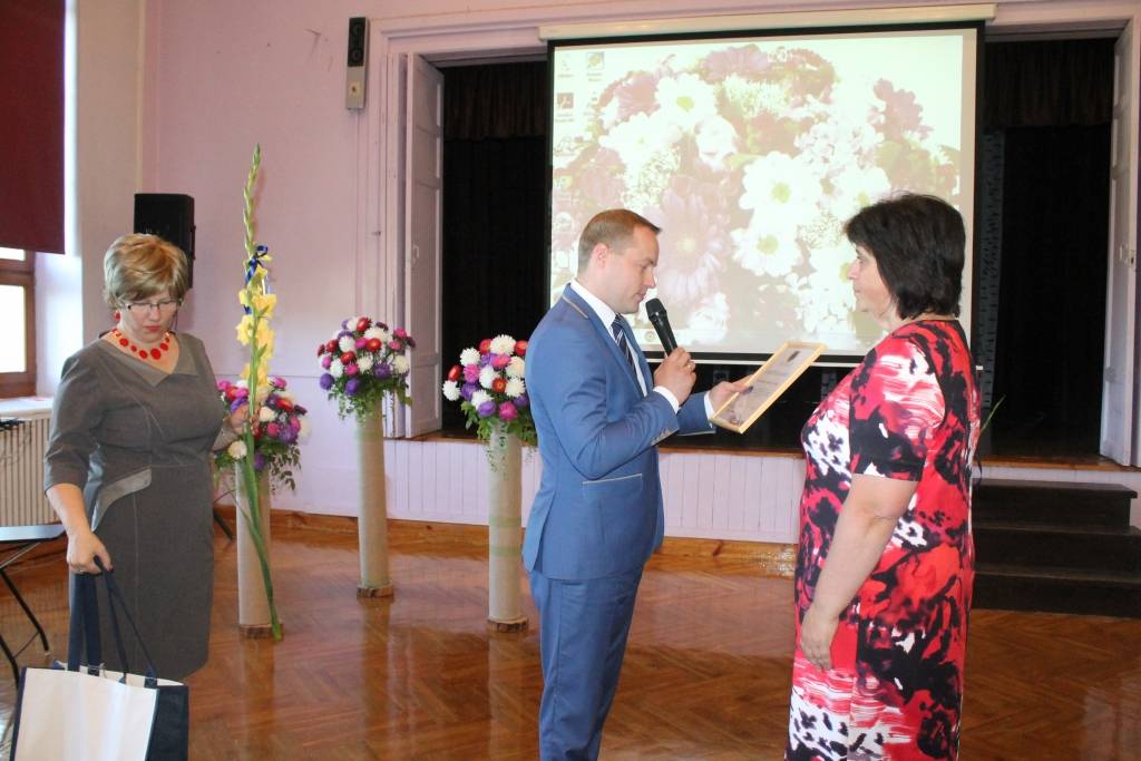 Smiltenes novada skolotāju konferencē pateicas par sasniegumiem