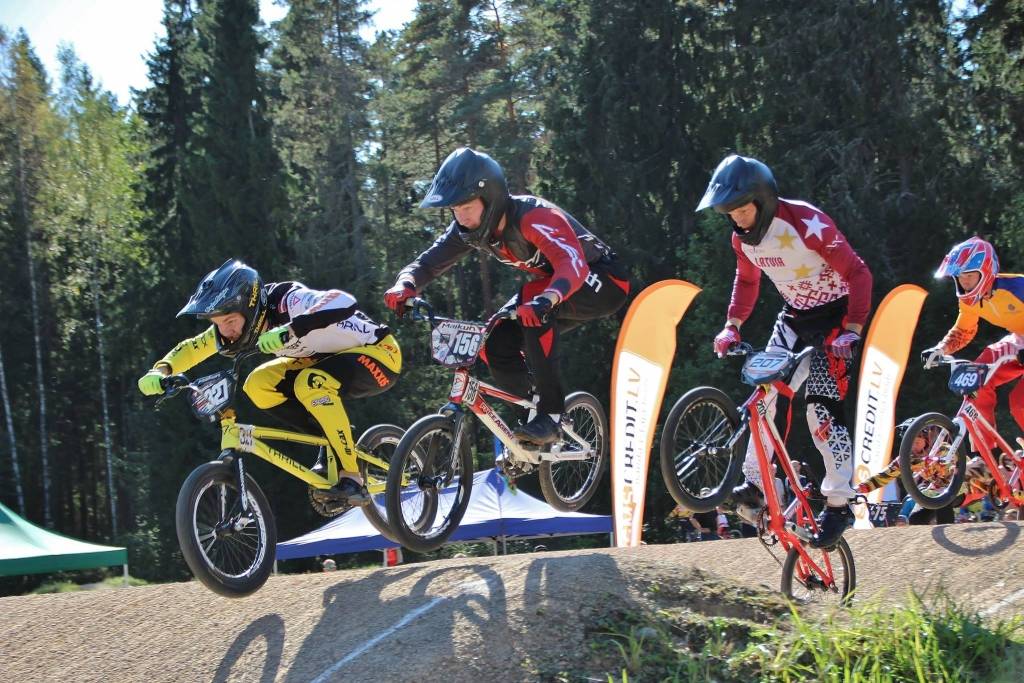 “SMScredit.lv BMX čempionāta” Smiltenes posmā noskaidroti Latvijas čempioni 16 vecuma grupās