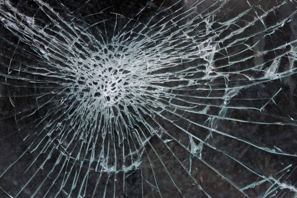 Vairāku auto sadursmes dēļ apgrūtināta satiksme uz ceļa Jelgava-Dalbe