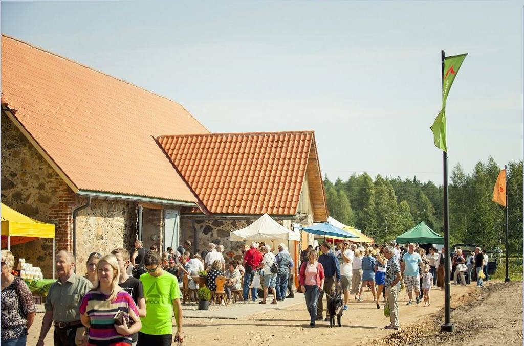 Atdzīvināta Straupes zirgu pasta stacija 