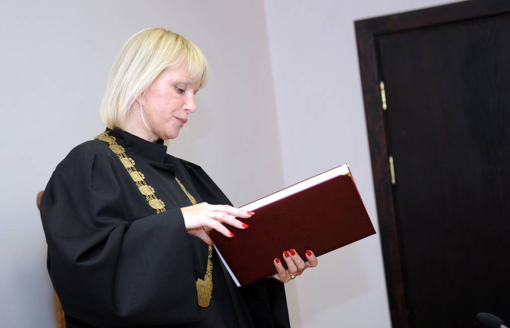 Tiesnesei Orniņai aizdomās turētās statuss ar Krūmiņu saistītā kriminālprocesā