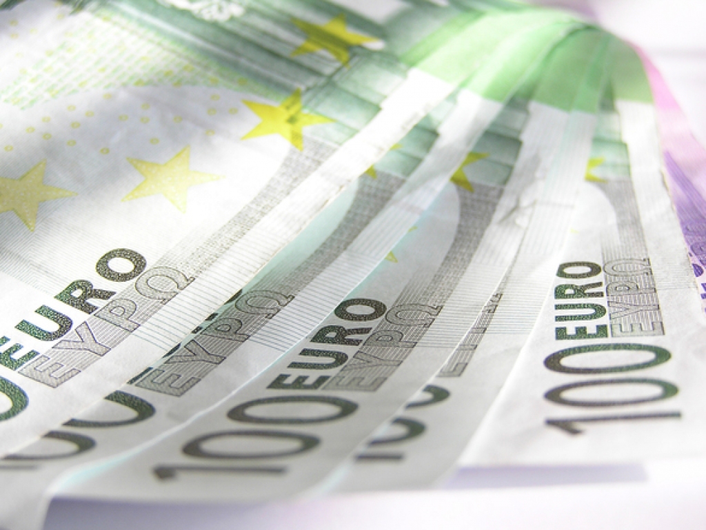 Jādeklarē darījumi, kas pārsniedz 3000 eiro skaidrā naudā 