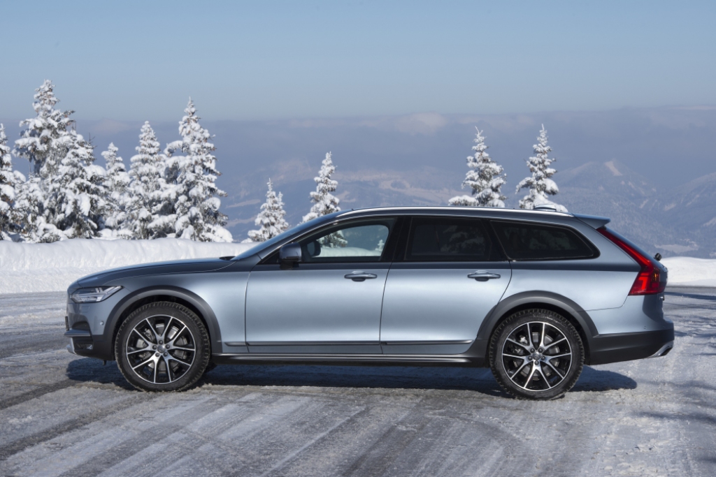 Auto apskats: Volvo V90 Cross Country