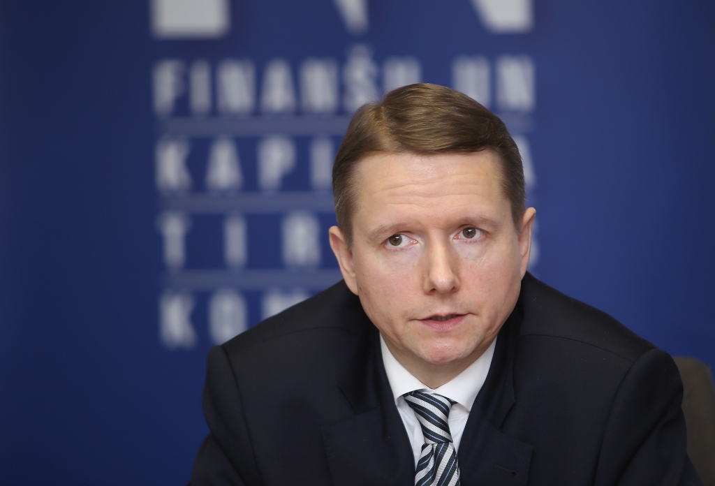 Par 3,3 miljardiem eiro sarucis ārvalstu klientu noguldījumu apmērs bankās