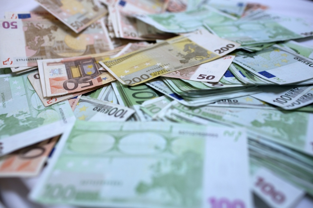 Izslēdzot Visa pārdošanas ienākumus, banku peļņa pērn sarukusi par 19%