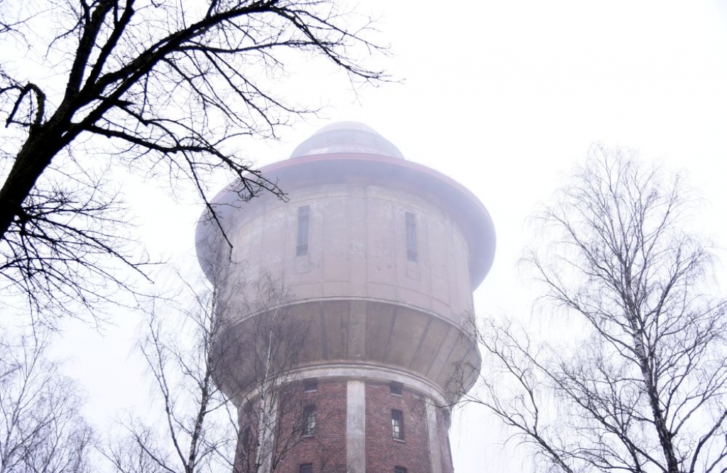 FOTO: Saimnieko simtgadīgā ūdenstornī