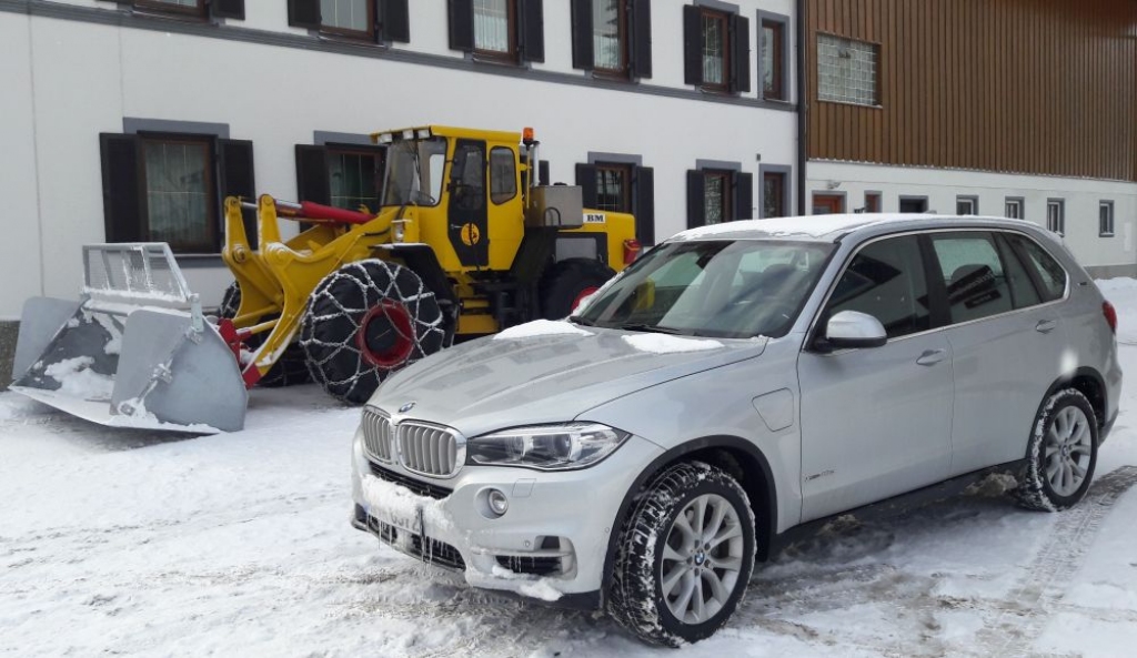 DB testē! BMW X5 plug-in: Vai patiešām bauda braukt?