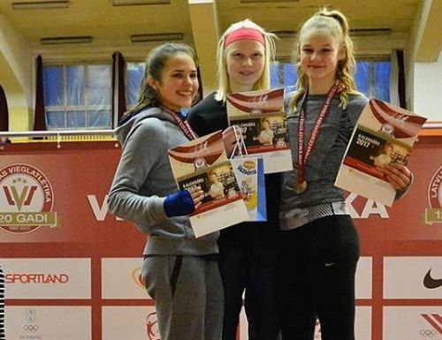 Divi Smiltenes novada vieglatlēti izcīna medaļas Latvijas čempionātā telpās U16 vecuma grupā