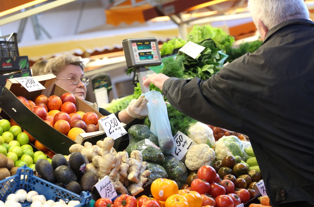 Aicinās samazināt PVN līdz 5% Latvijā izaudzējamiem dārzeņiem, augļiem un ogām