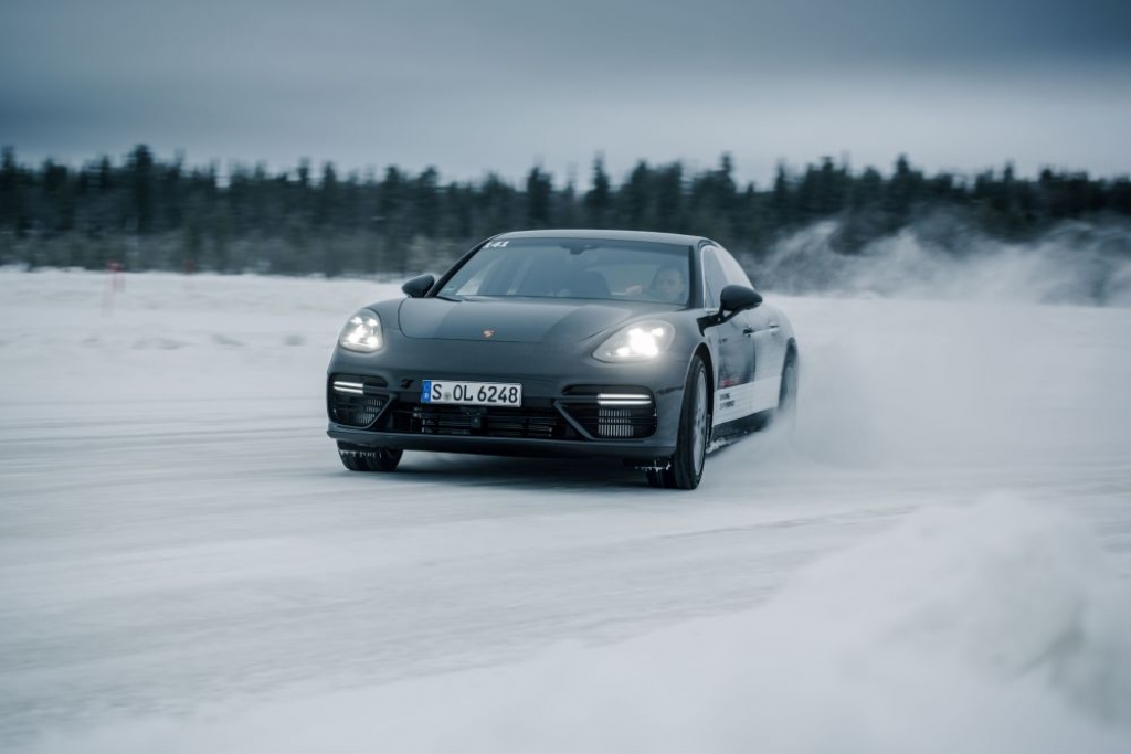 FOTO: DB izpriecas ar Porsche Somijā