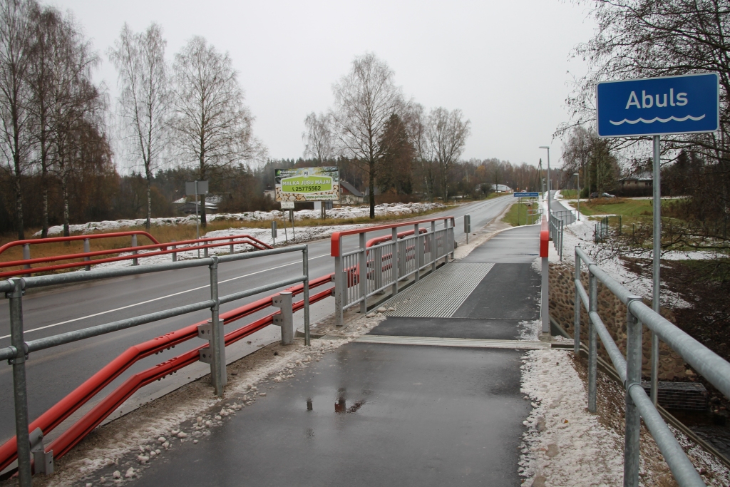 Pēc rekonstrukcijas atklās Dārza ielas tiltu pār Abuls upi un gājēju un velosipēdistu ceļu Smiltene-Silva