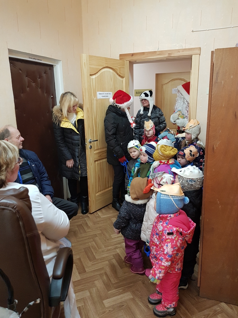 Mums raksta: Kaut nedaudz prieka
