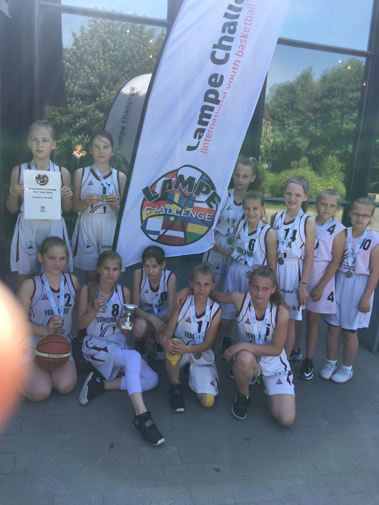 Basketbolistēm bronza starptautiskā turnīrā