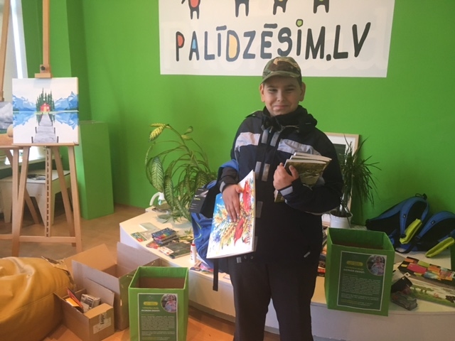 IKGADĒJĀ „PALĪDZĒSIM.LV” RĪKOTĀ LABDARĪBAS AKCIJA „SKOLA SAUC 2018!” IR KLĀT!