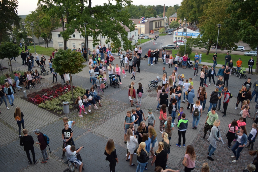 FOTO: Pirmā skolas diena Smiltenē