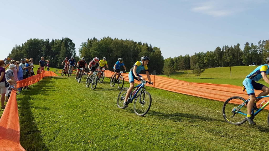 Kalnu velosipēdu maratonā Apē uzvar bijusī valcēniete Katrīna Jaunslaviete-Kipure 