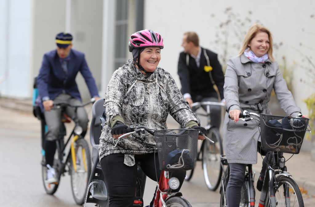 FOTO: Smiltenē aizvadīts svinīgs velobrauciens “Ieriteņo smitgadē!”