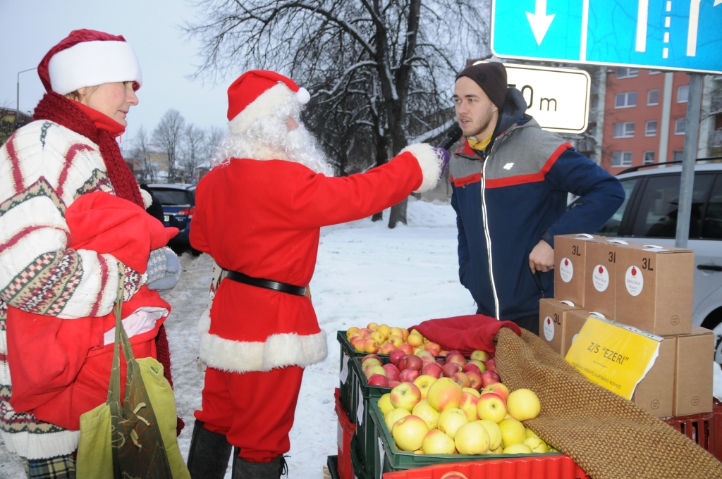 FOTO: Šodien Valkā – Ziemassvētku tirgus!