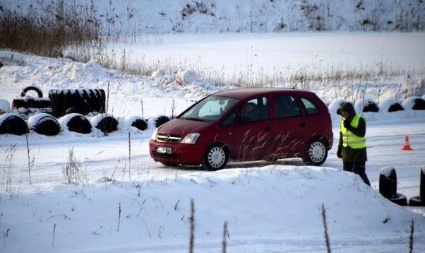 Valmierā notiks bezmaksas drošas ziemas braukšanas konsultācijas