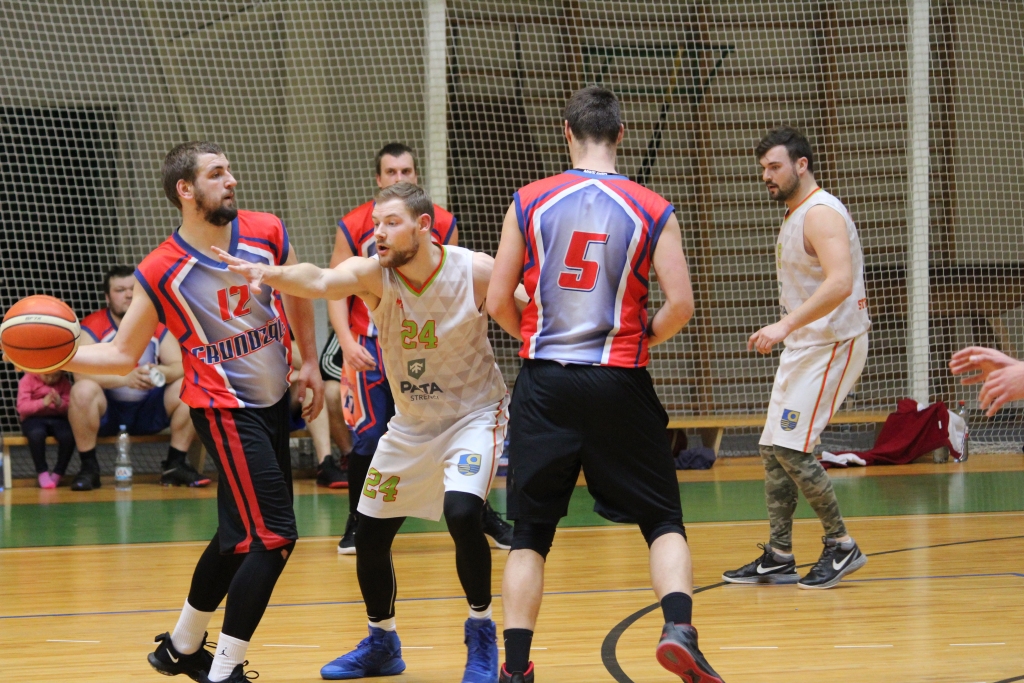 FOTO: Aizvadītas “Vudlande” VBL - Smiltenes un Cēsu atklātā čempionāta 1.līgas izslēgšanas spēles