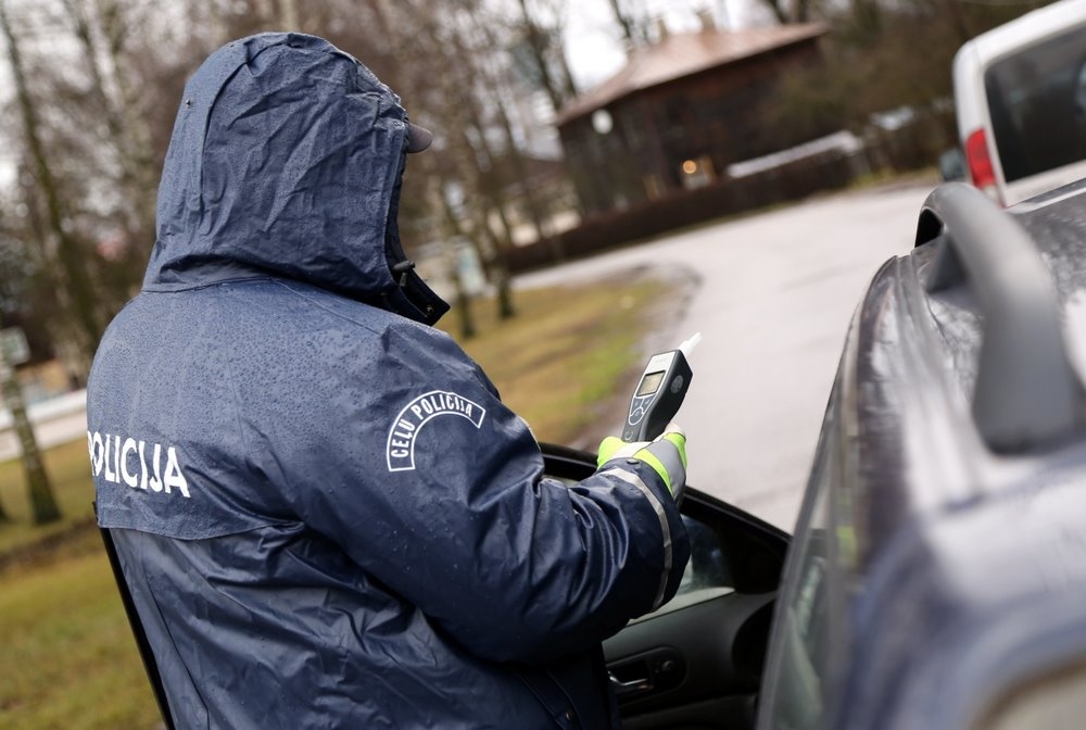 Variņu pagastā dzērājšoferis nepakļaujas policijas prasībām