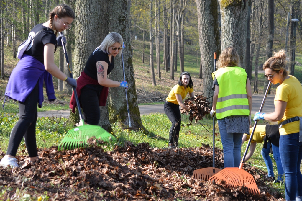 FOTO: Smiltenē Lielā Talka – Vecajā parkā 