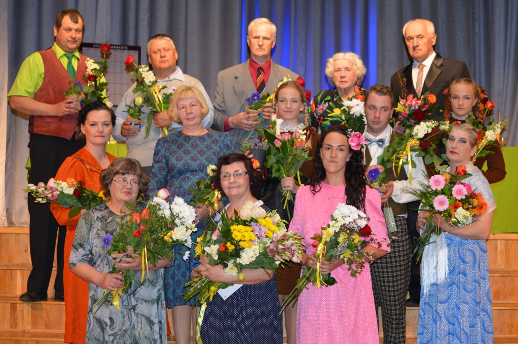 FOTO: Grundzāles pagasta amatierteātrim – pirmizrāde 