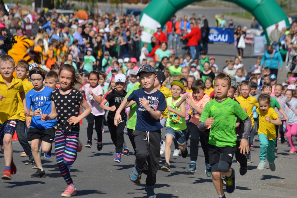 FOTO: Smiltenē finišē “top!” ielu stafetes