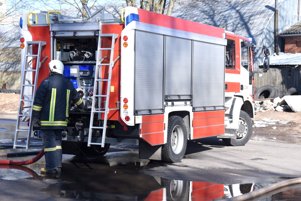 Ugunsdzēsēji glābēji aizvadīja mierīgu diennakti
