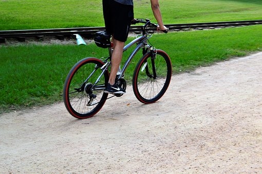 Smiltenē velosipēdists gūst traumas