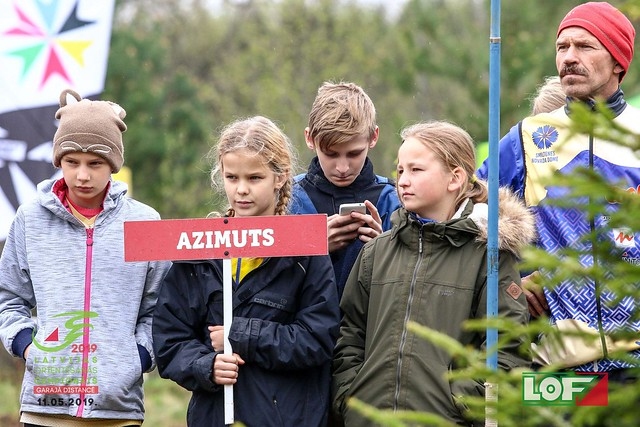 Smiltenes pusē noskaidroti labākie orientieristi Latvijas čempionātā garajā distancē