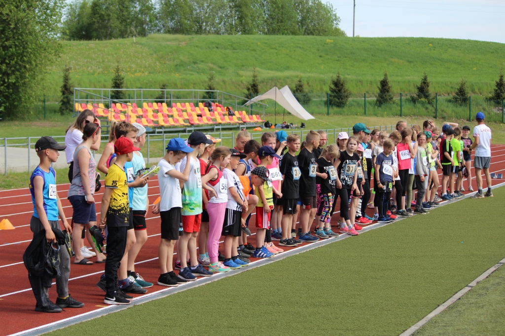 FOTO: Smiltenes novada skolu sacensības vieglatlētikas 4-cīņā