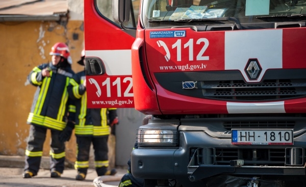 Smiltenes novadā un Sedā deg atkritumi