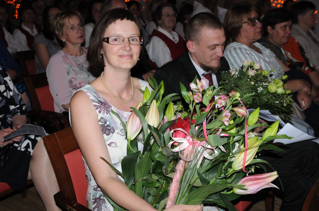 FOTO: Valkas pilsētas kultūras namā - lielkoncerts "Kroņu pinējs"