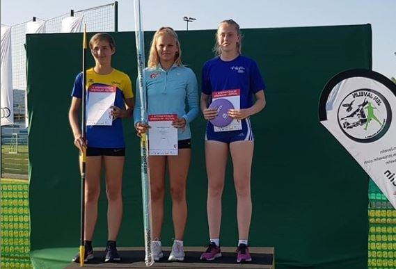 Smiltenes novada jaunā vieglatlēte Hanna Gabriela Ziemiņa Vācijā labo Latvijas U16 grupas rekordu šķēpa mešanā