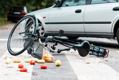 Valkā notikusi velosipēdista un automašīnas sadursme