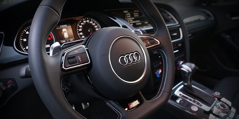 Launkalnes pagastā notiek sadursme starp automašīnām "Audi A4" un "BMW"