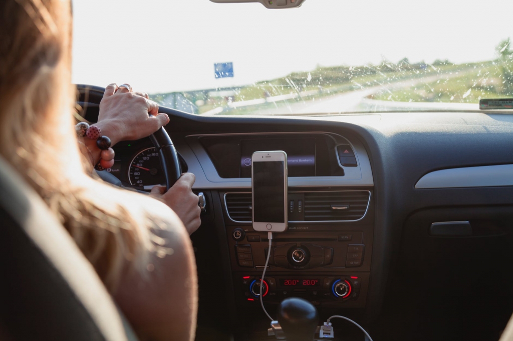 Ērģemes pagastā automašīnas "Ford" vadītāja netiek galā ar mašīnas vadību