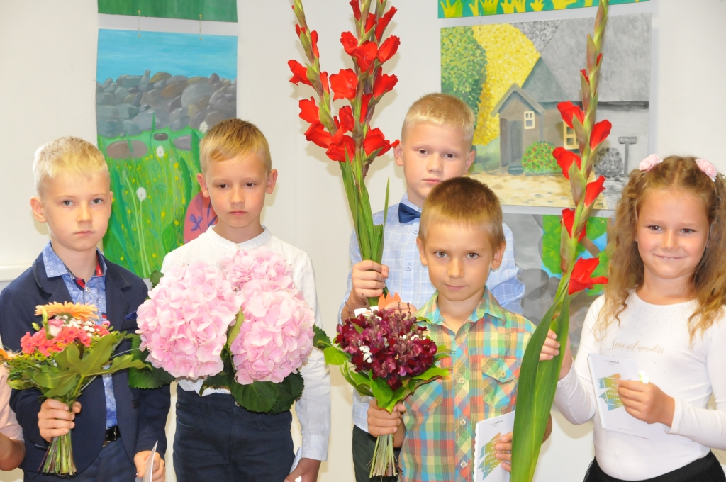 FOTO: Pirmā skolas diena jaunākajiem audzēkņiem Valkas mākslas skolā