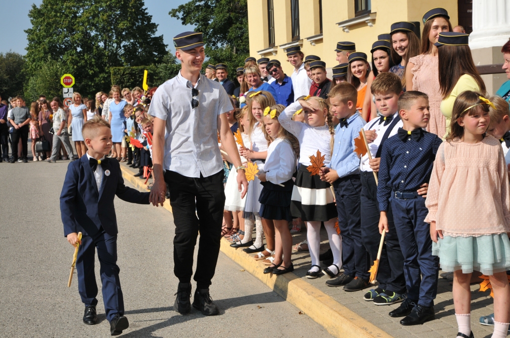 FOTO: Zinību diena Valkas Jāņa Cimzes ģimnāzijā