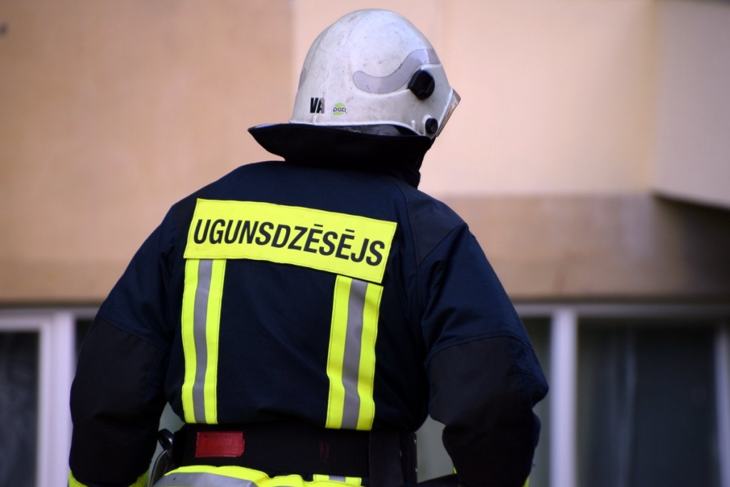 Launkalnes pagastā deg meža zemsedze, Sedā – dārza māja