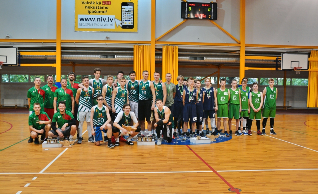 Izcīnītas čempionāta balvas basketbolā