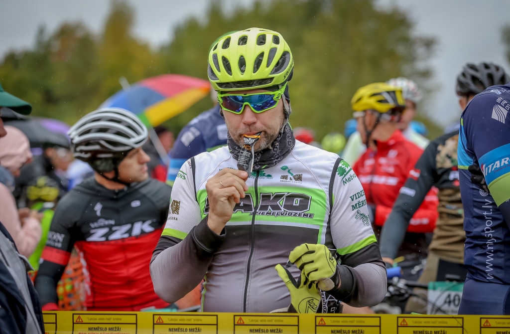 FOTO: PAPILDINĀTS! Latvijas valsts mežu MTB maratona sezona noslēdzas Smiltenē (I daļa)