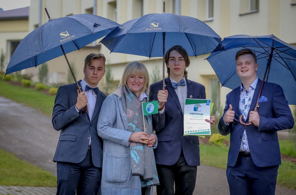 FOTO: Saņem prestižo Zaļā karoga apbalvojumu