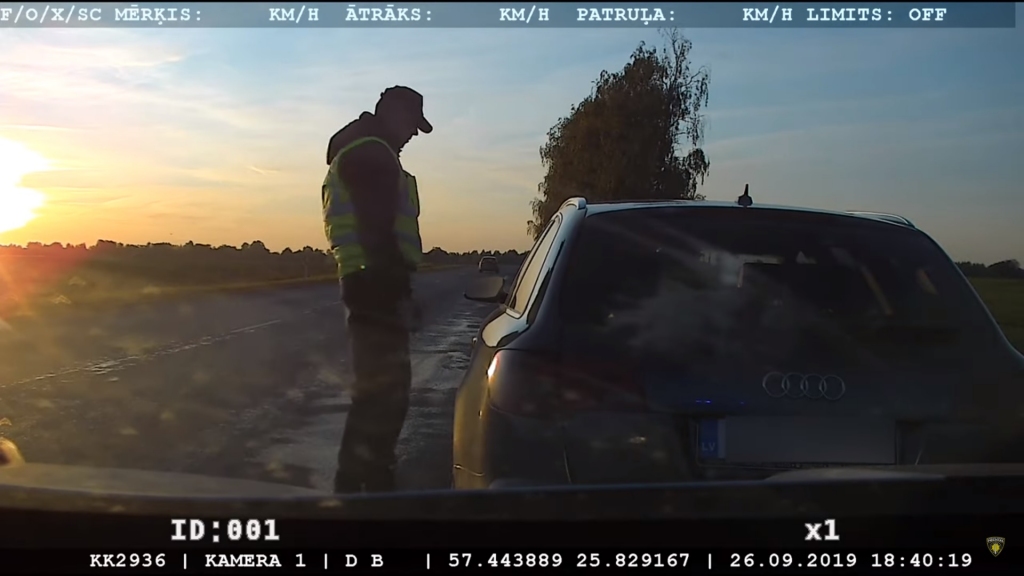 Uz autoceļa Valmiera - Smiltene automašīna traucas ar ātrumu 183 km/h