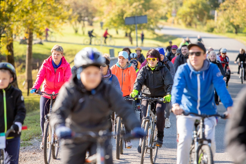 FOTO: Ar velobraucienu "Ieriteņo rudenī" noslēgta aktīvā tūrisma sezona Smiltenes novadā 