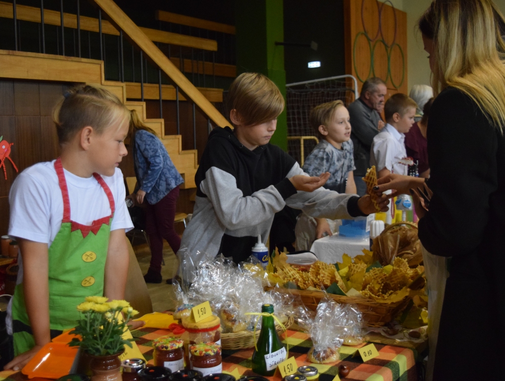 FOTO: Miķeļdienas tirdziņš Smiltenes vidusskolā