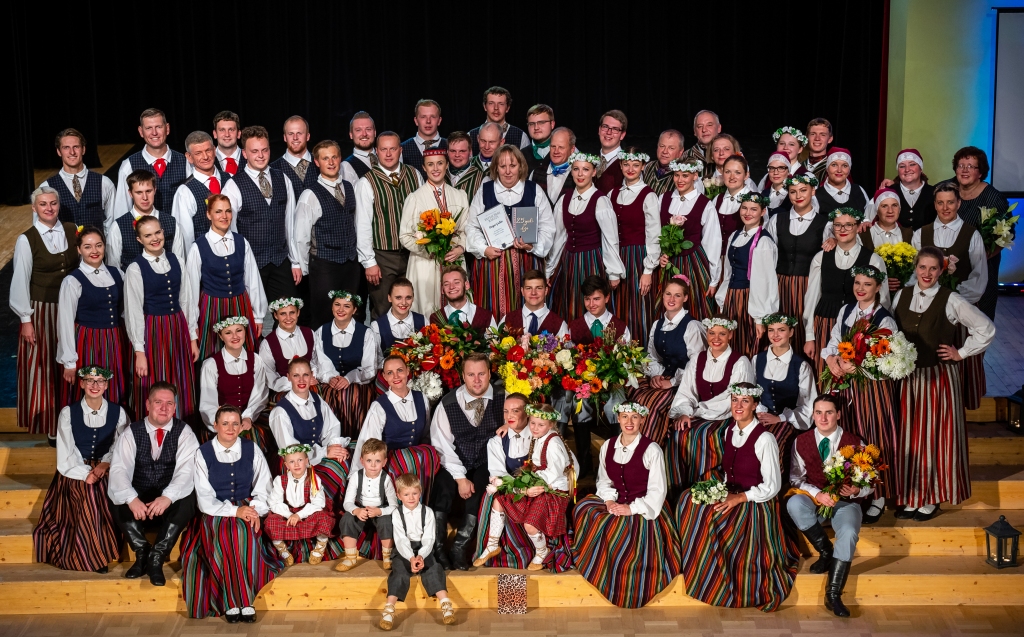 Smiltenē saviļņoja deju pedagoģes Daigas Gulbes jubilejas koncerts "25 gadi dejā"