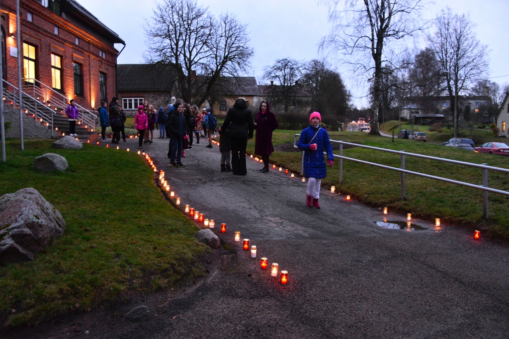 FOTO: Latvijas proklamēšanas diena Smiltenes vidusskolā